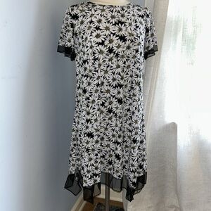 SJS WOMEN’S SUMMER DRESS  BLACK WITH TEXTURED DAISIES STRETCHY M